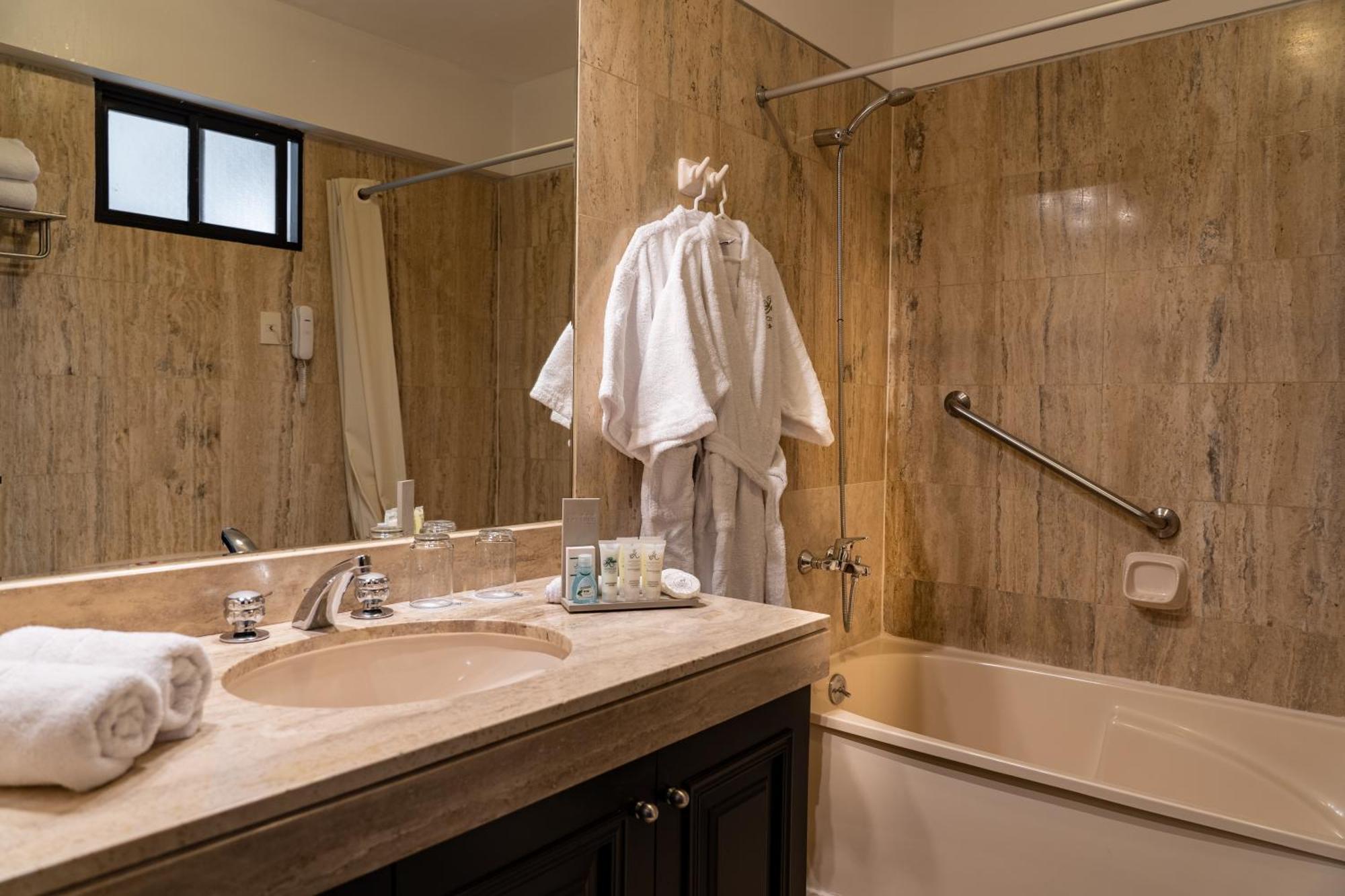 Jose Antonio Hotel 4*